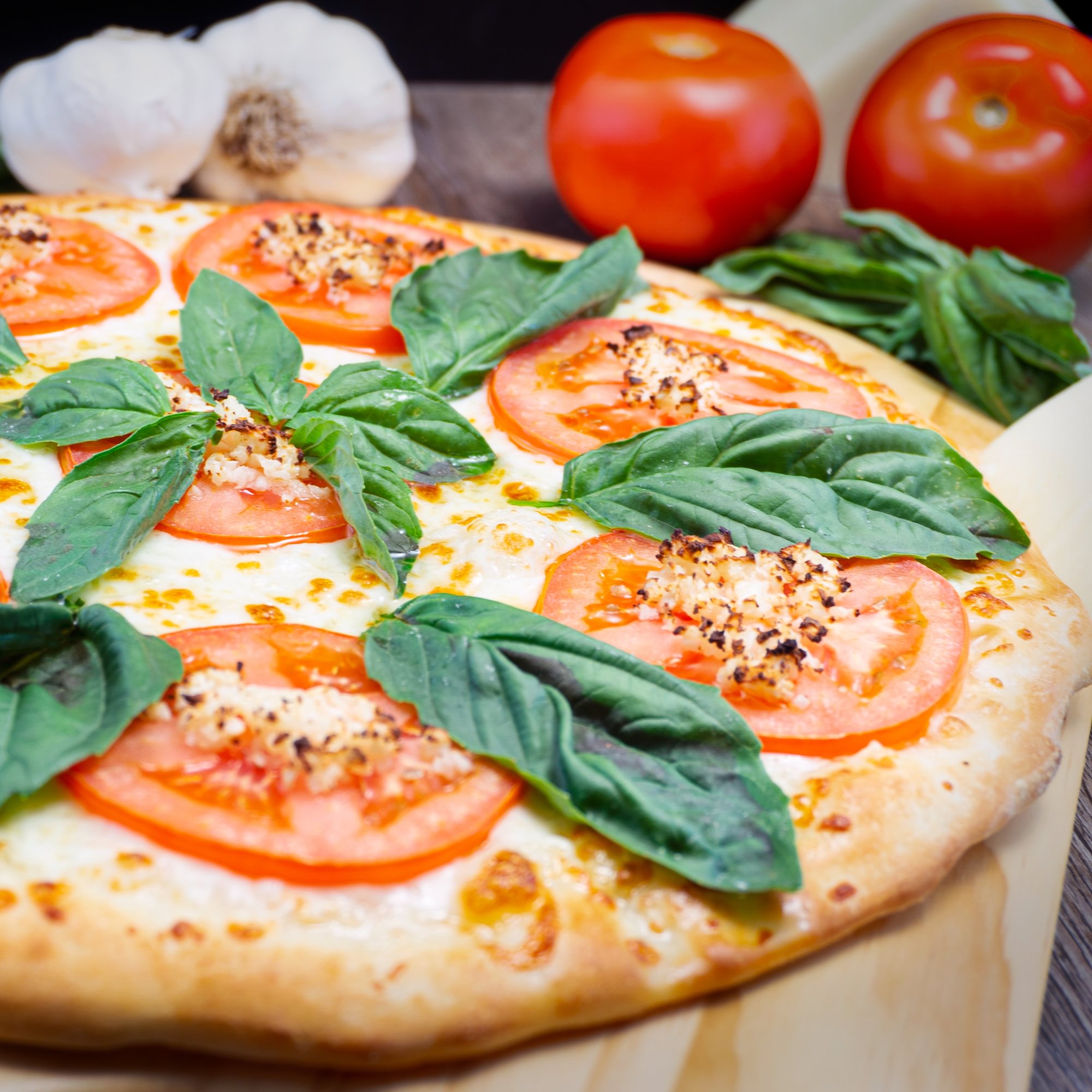 Tomato, Basil & Garlic Pizza