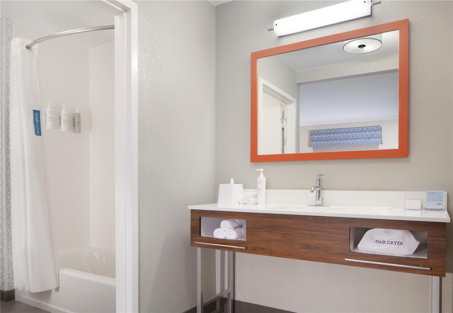 Hampton Inn & Suites Cleveland-Mentor Image