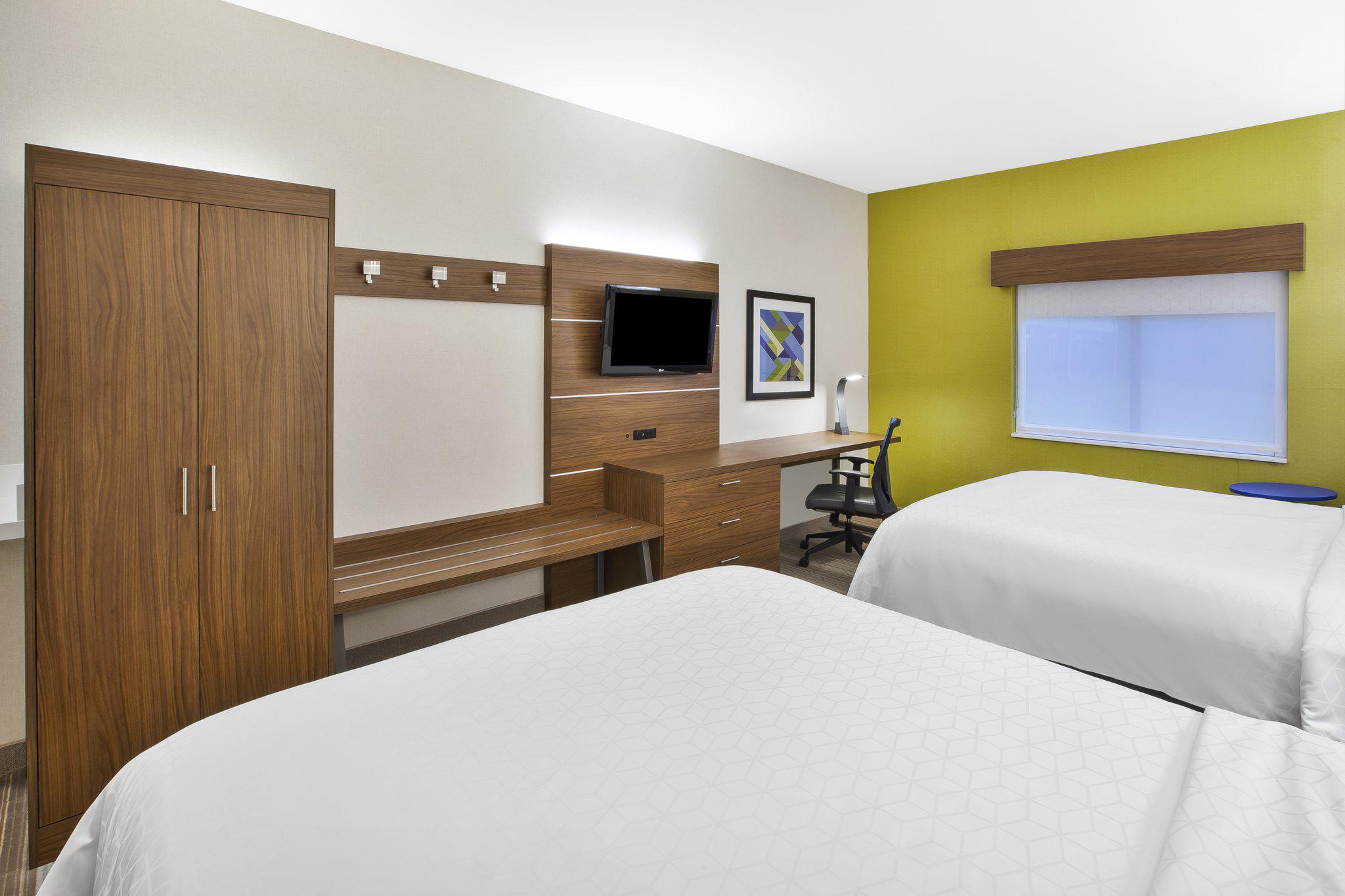 Holiday Inn Express & Suites Rochester-Victor Photo