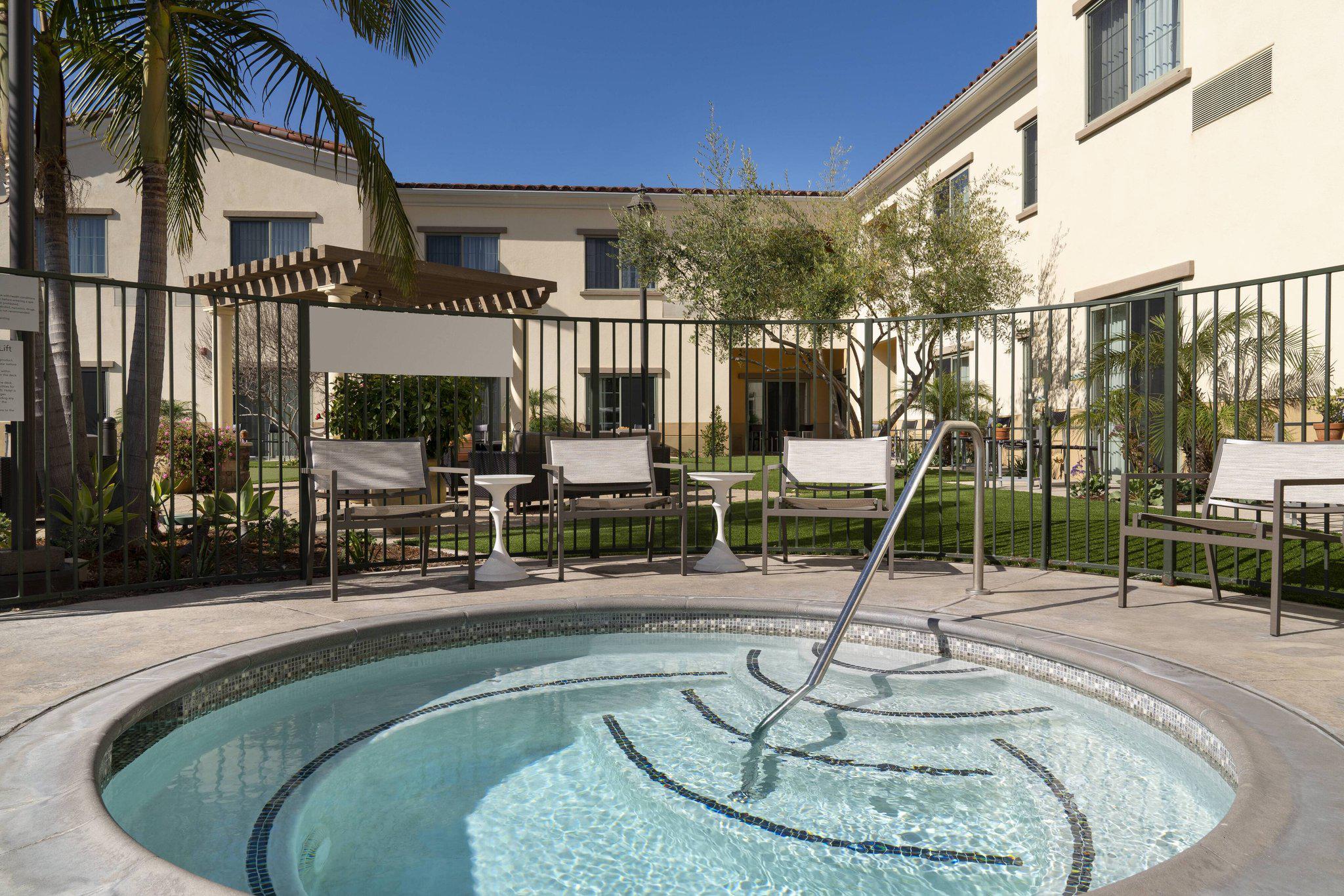 Courtyard by Marriott Santa Barbara Goleta Photo