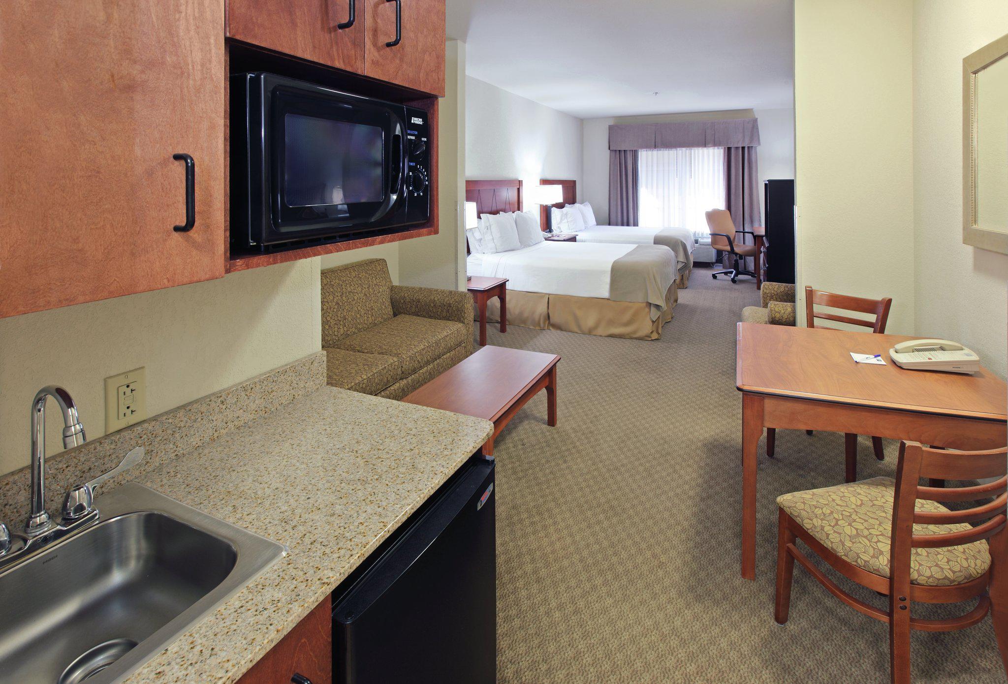 Holiday Inn Express & Suites Pine Bluff/Pines Mall Photo