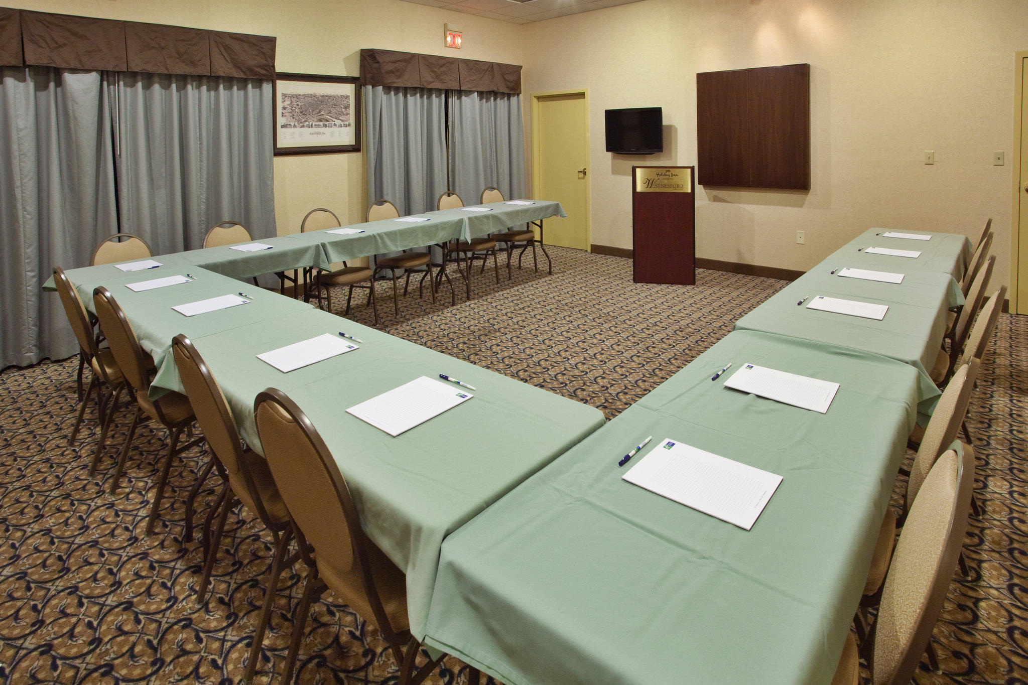 Holiday Inn Express & Suites Waynesboro-Route 340 Photo