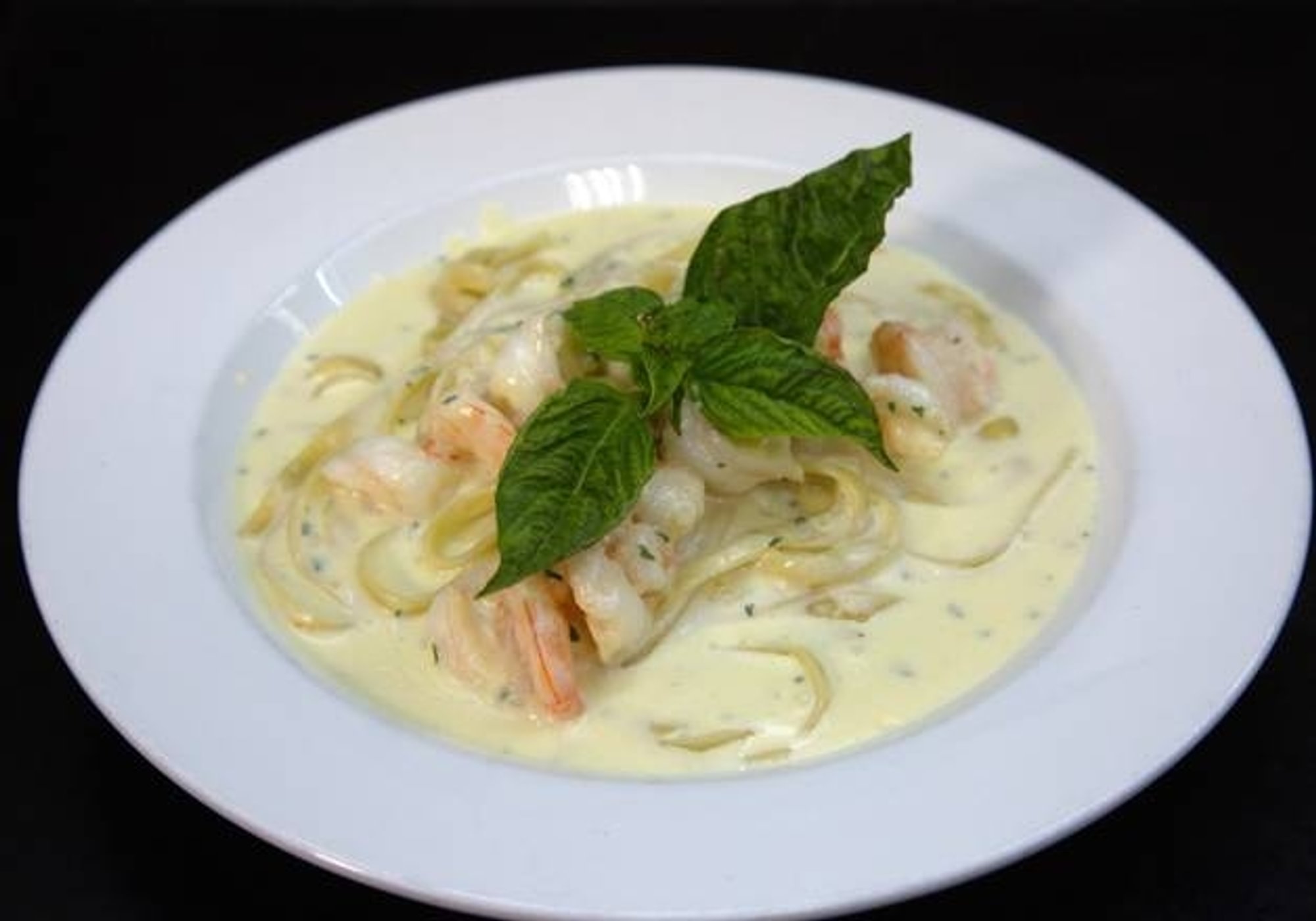 Fettuccine Alfredo Shrimp & Broccoli
