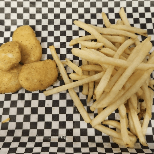 CHICKEN NUGGETS & FRENCH FRIES