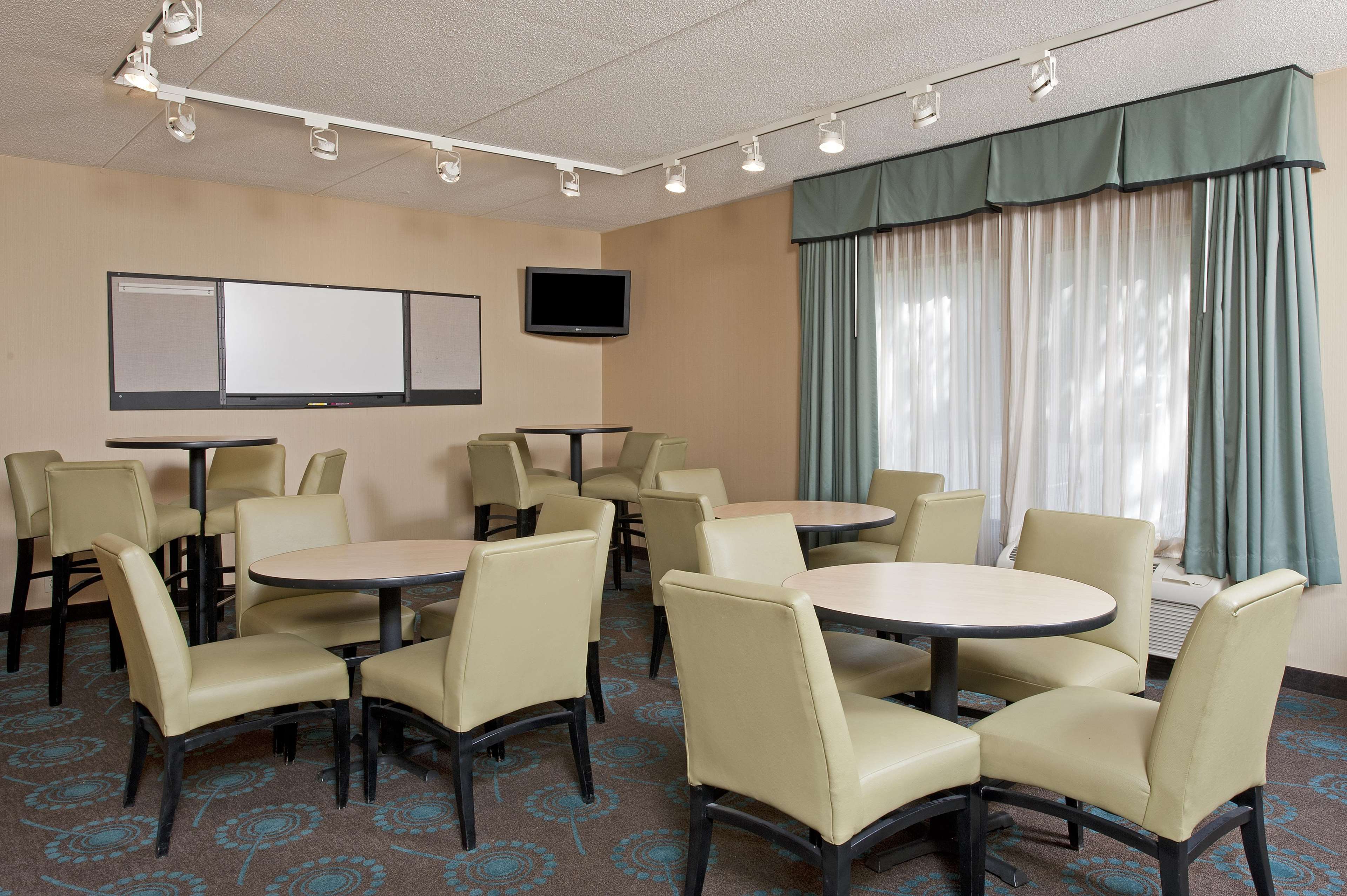 Hampton Inn Bloomington Photo