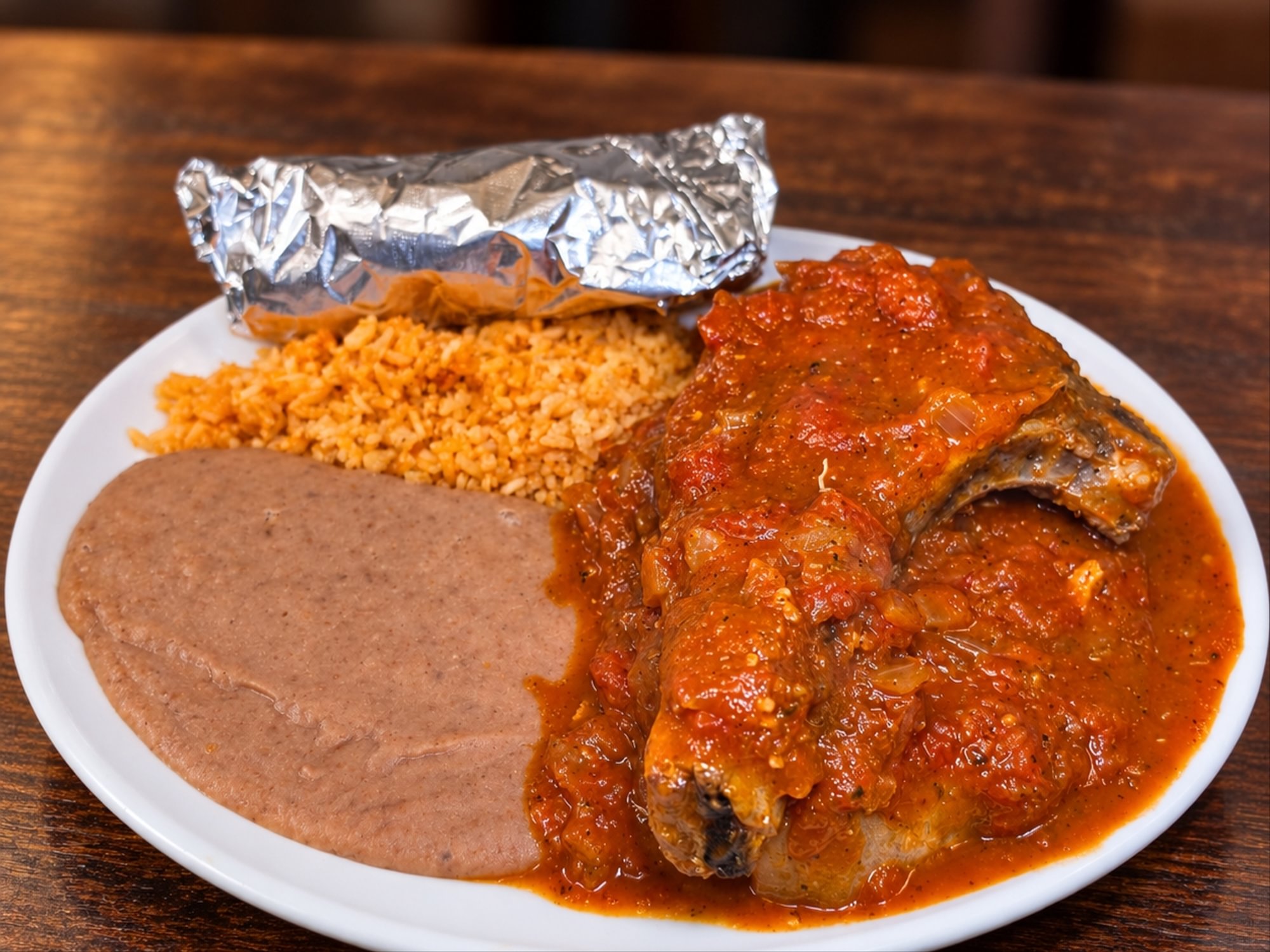 Chuletas de Puerco en salsa Mexicana.