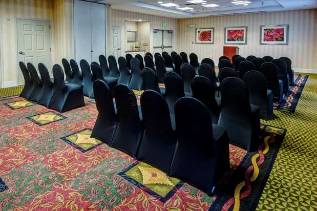 Images Hilton Garden Inn Birmingham/Lakeshore Drive