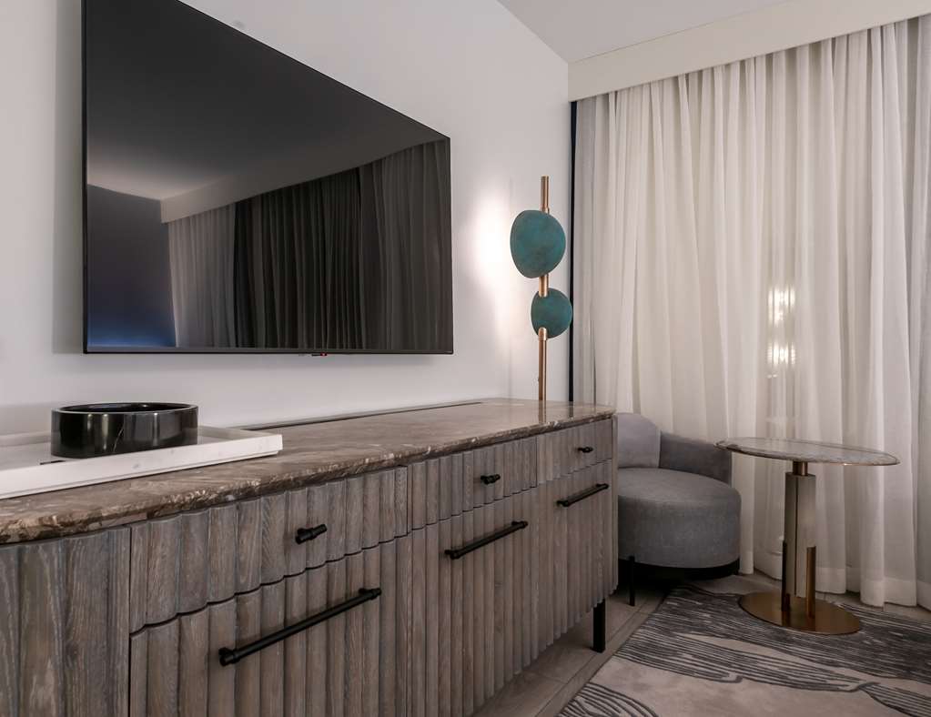 The Morrow Washington DC, Curio Collection by Hilton Image