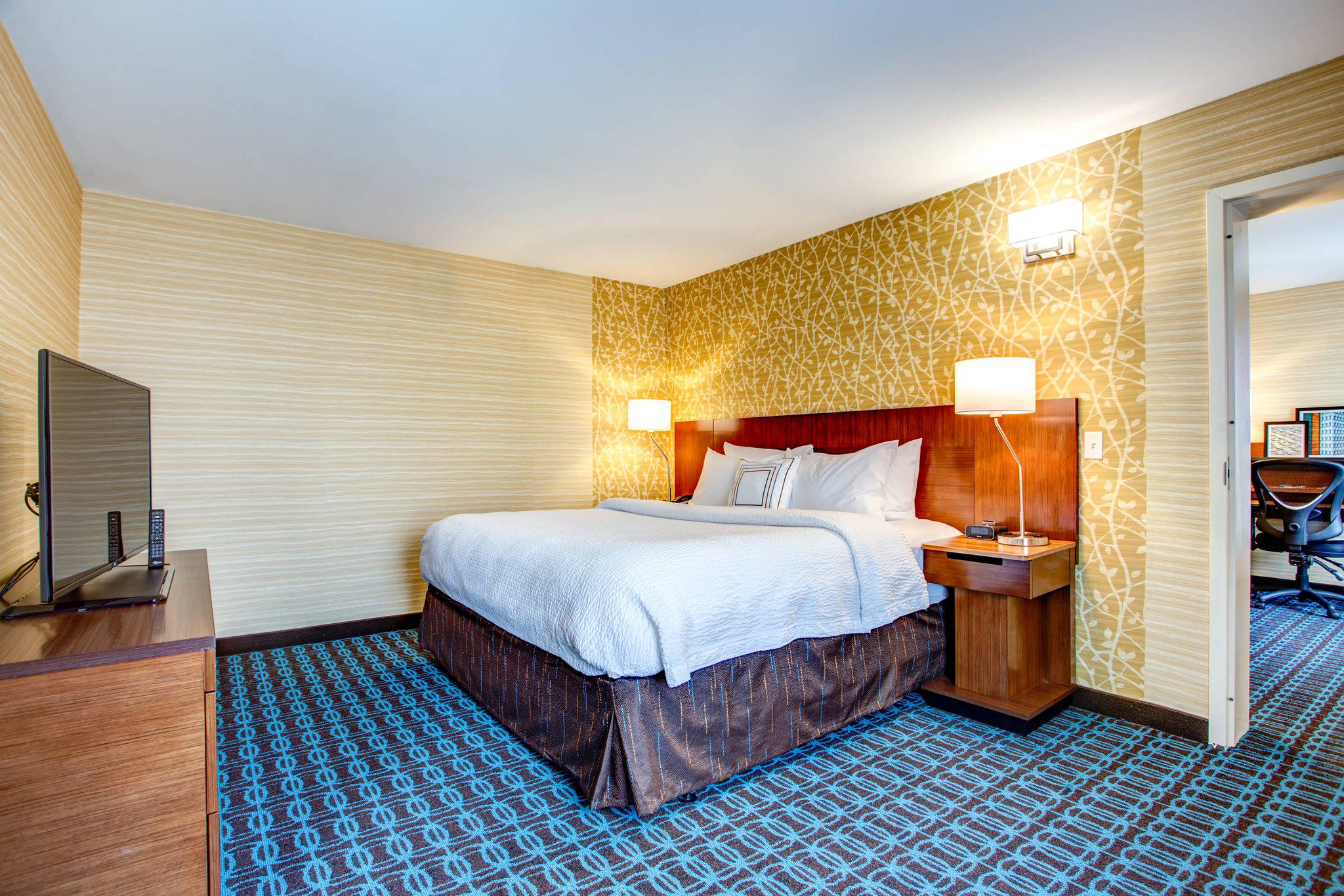 Fairfield Inn & Suites by Marriott Springfield Holyoke Photo