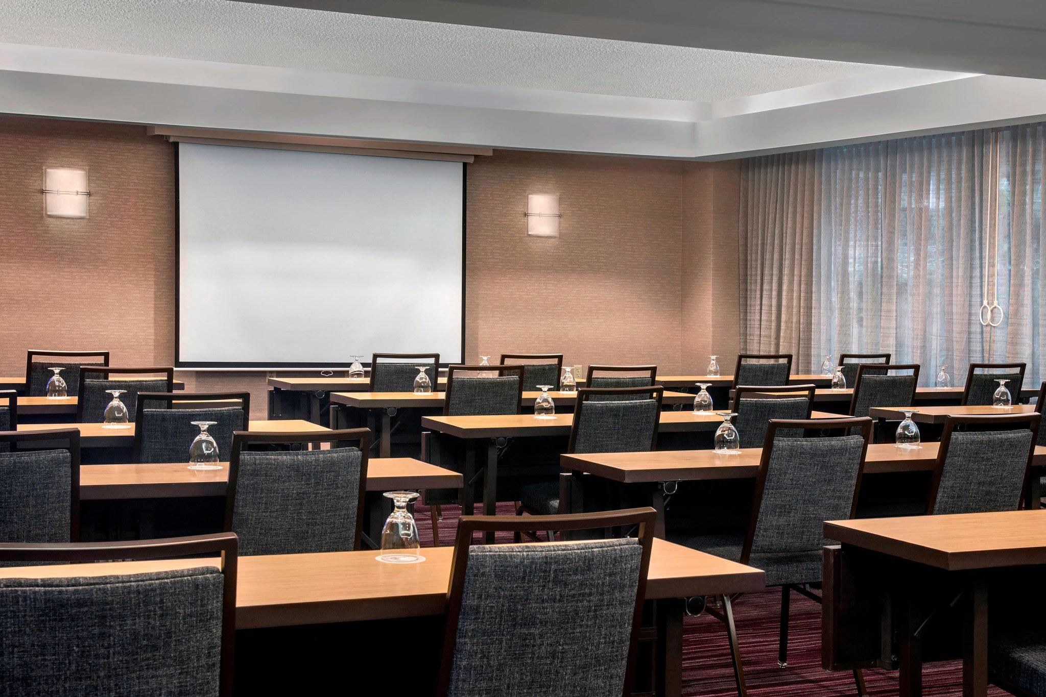 Courtyard by Marriott Jersey City Newport Photo