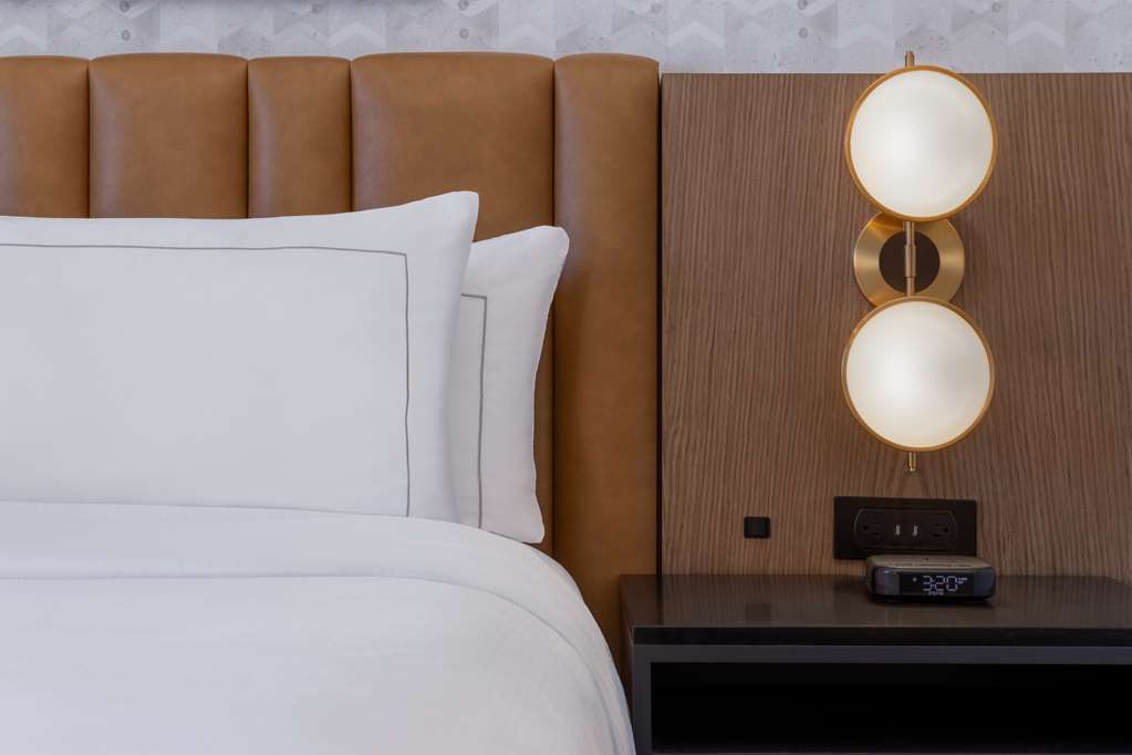 DoubleTree by Hilton Las Vegas East Flamingo Image