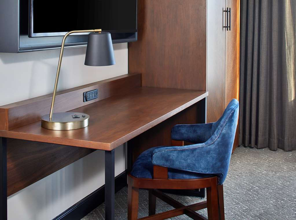 Cumberland House Knoxville, Tapestry Collection by Hilton Image