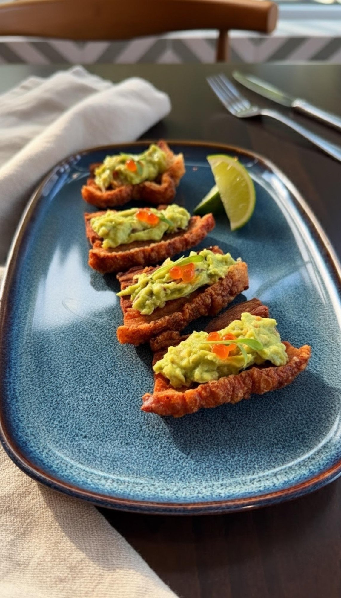 Chicharrón con Guacamole