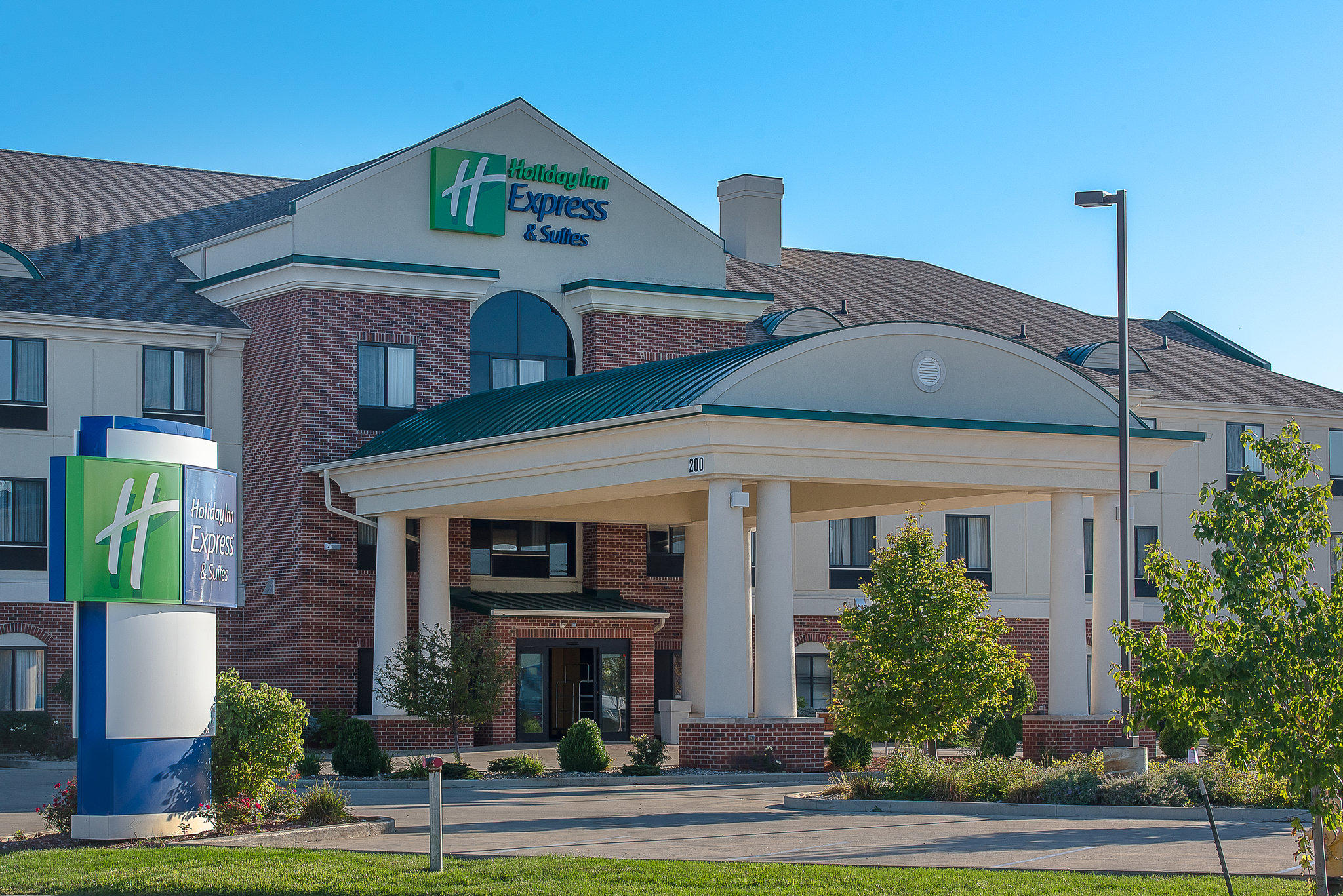 Holiday Inn Express & Suites Lafayette East Photo