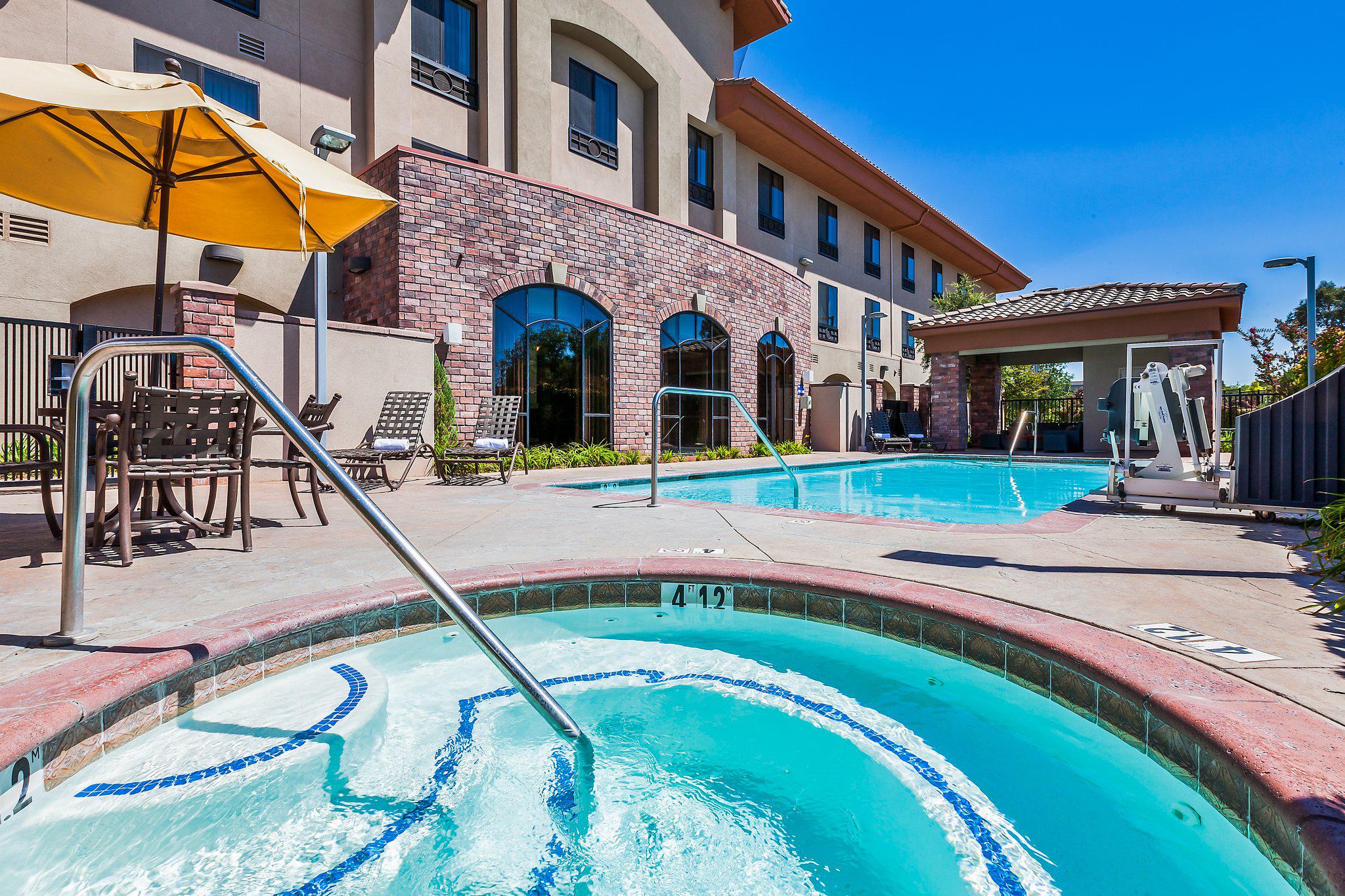 Holiday Inn Express & Suites Atascadero Photo