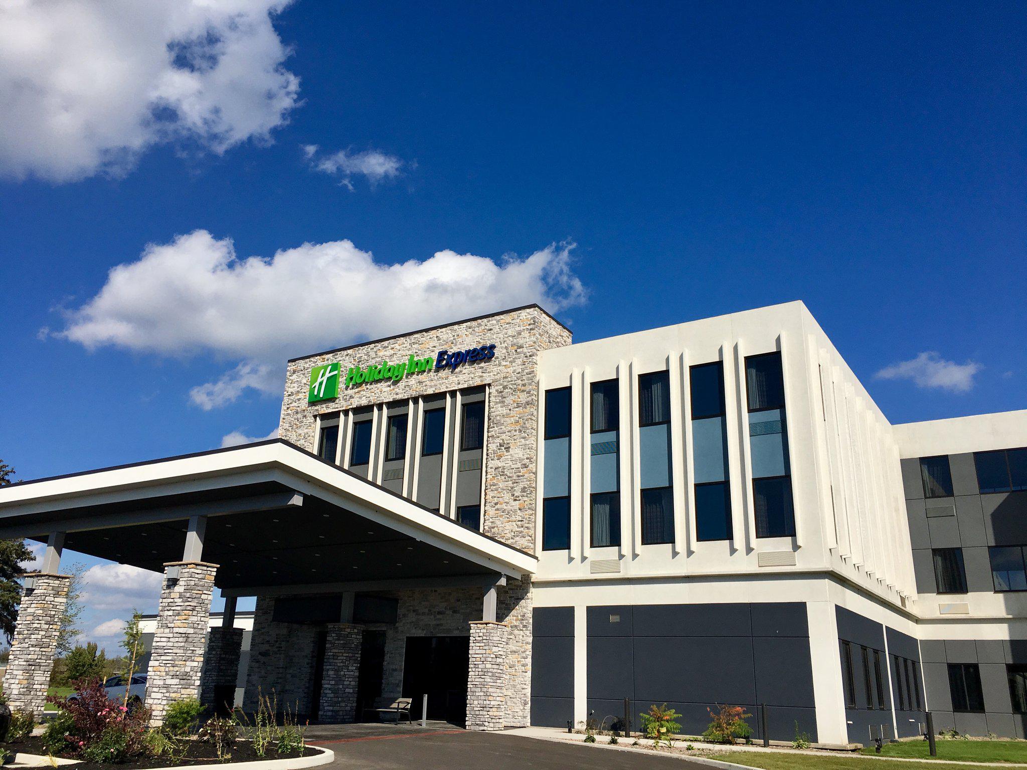 Holiday Inn Express Grand Island - Niagara Falls Photo