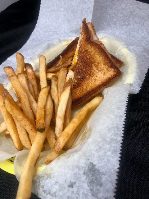 Kid's Grilled Cheese Sandwich with Fries*