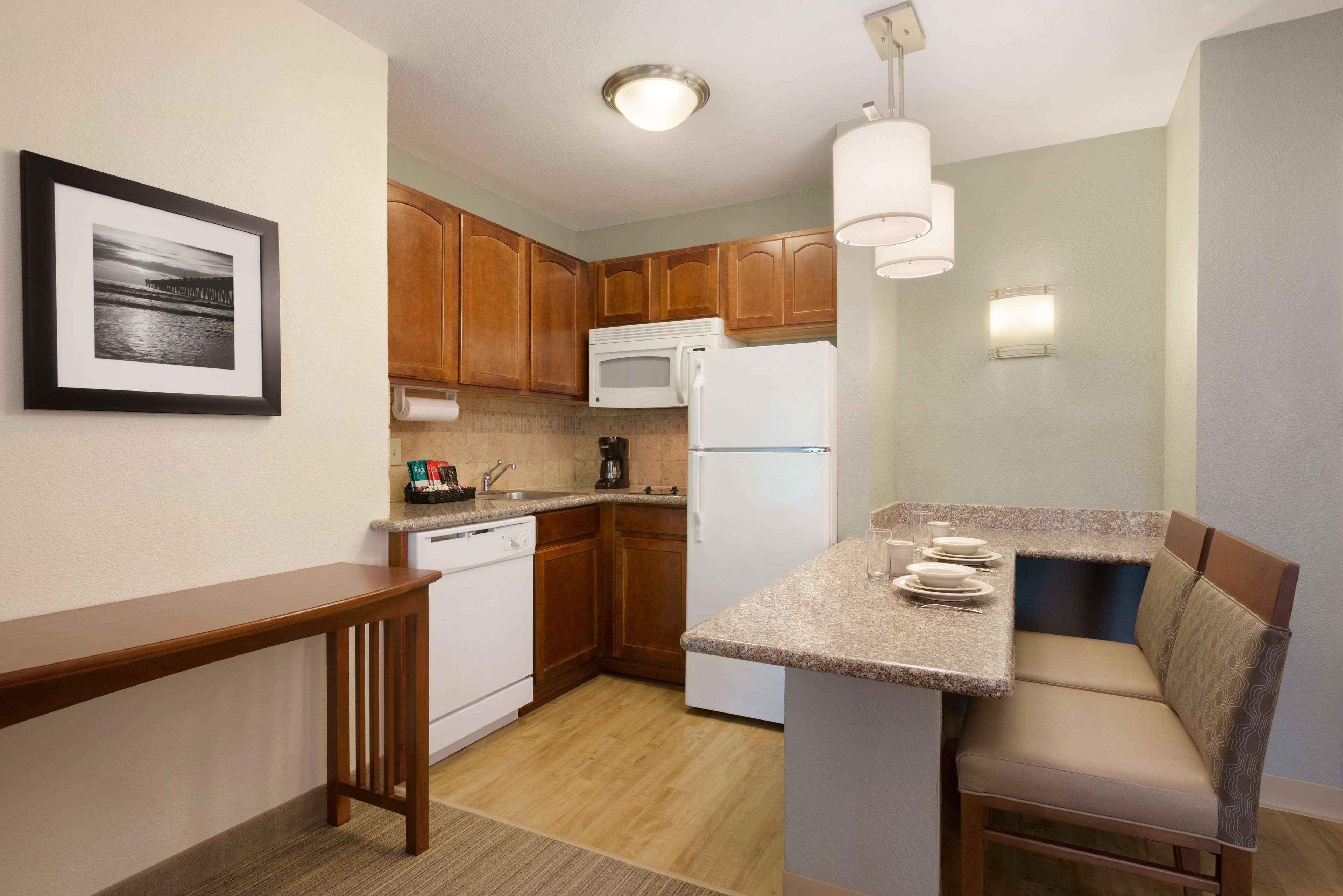 Homewood Suites by Hilton Jacksonville Deerwood Park Photo