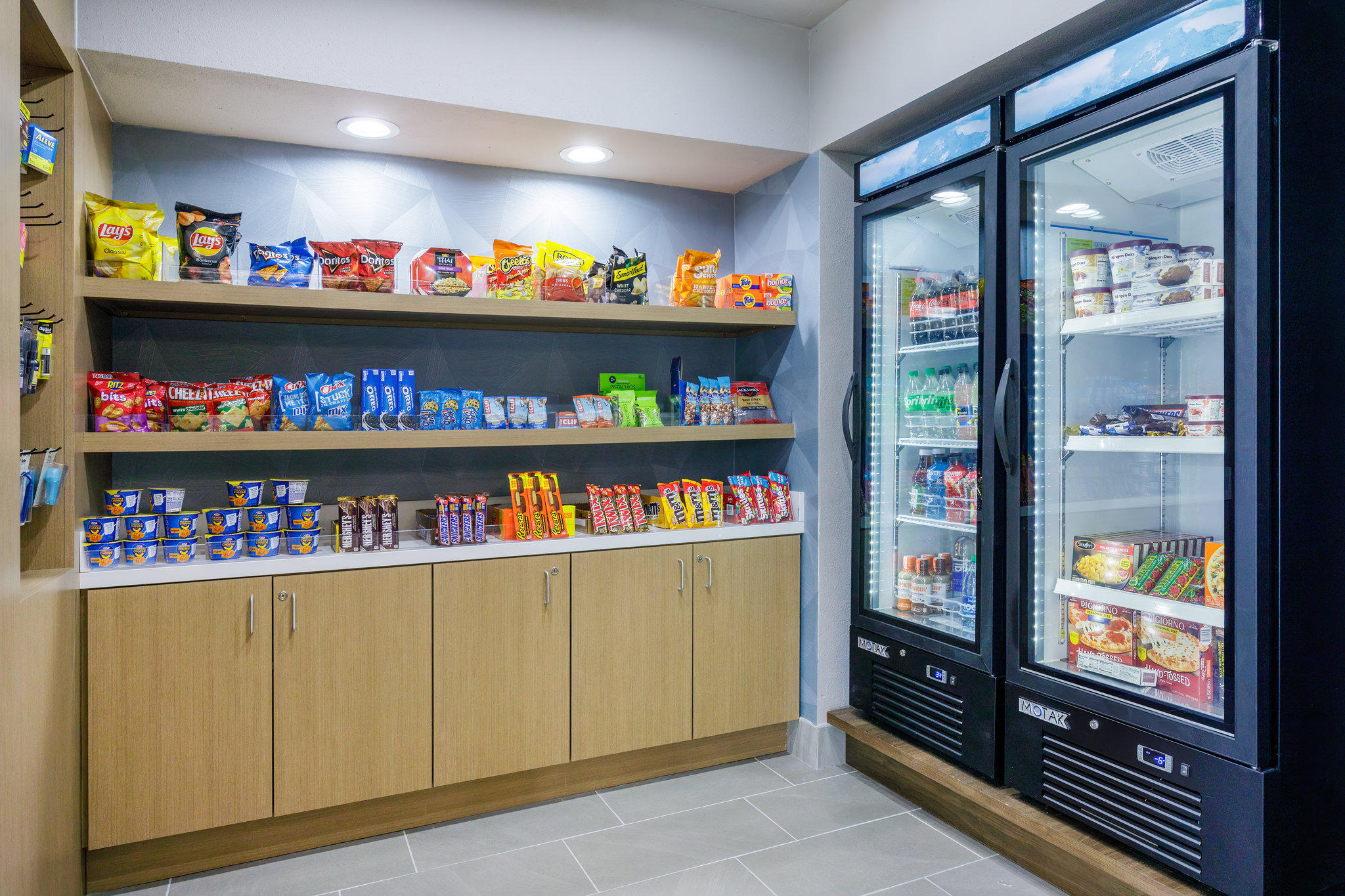 Holiday Inn Express & Suites Tampa Stadium - Airport Area by IHG Image