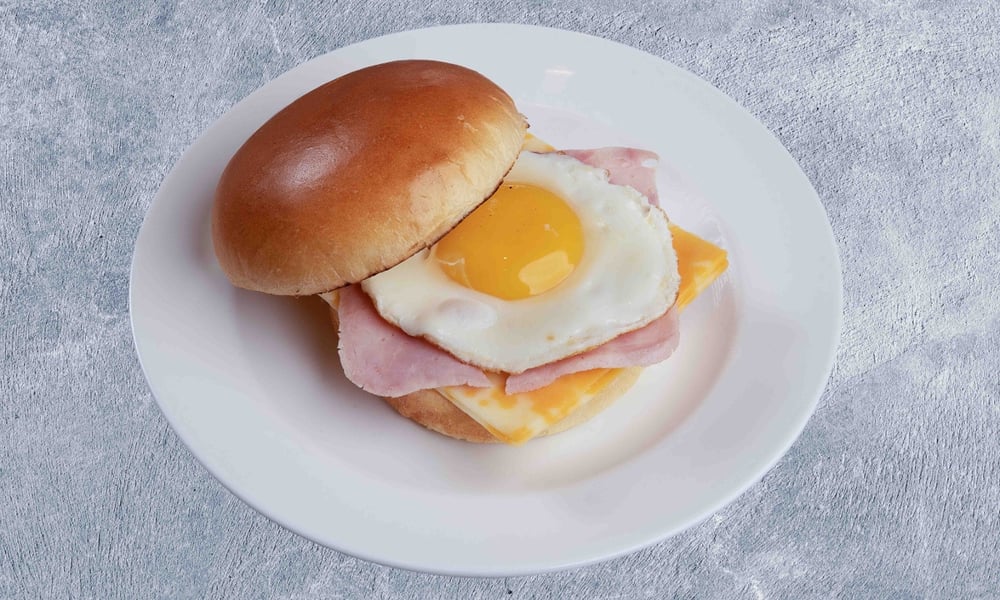 Huevos con jamon & Colby Jack Brioche