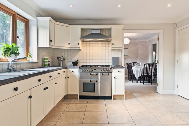 Images Kathy Arnold - Realty Associates