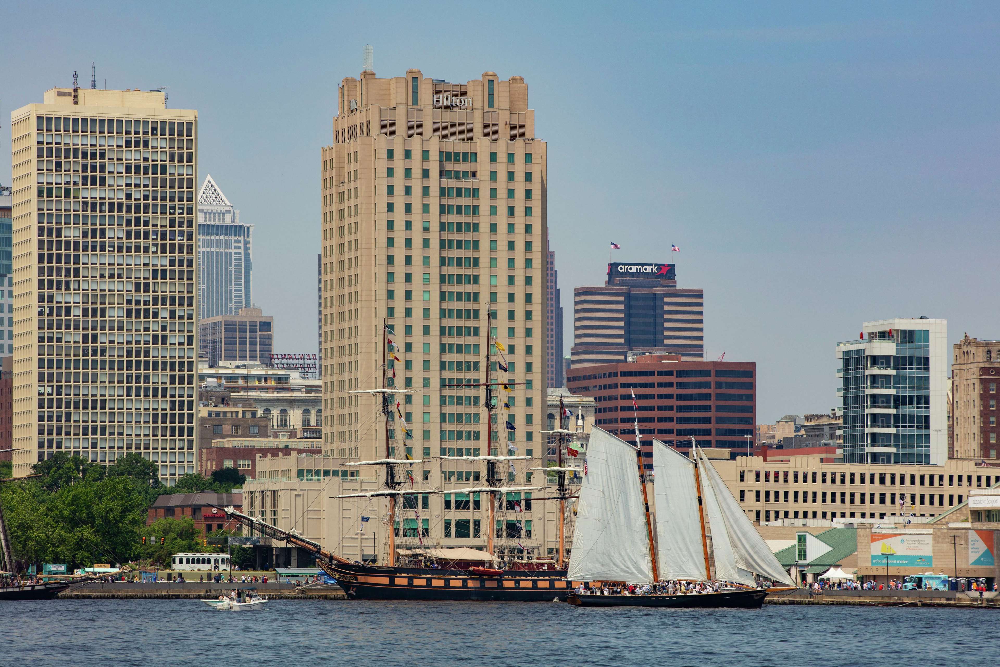 Hilton Philadelphia at Penn's Landing Photo