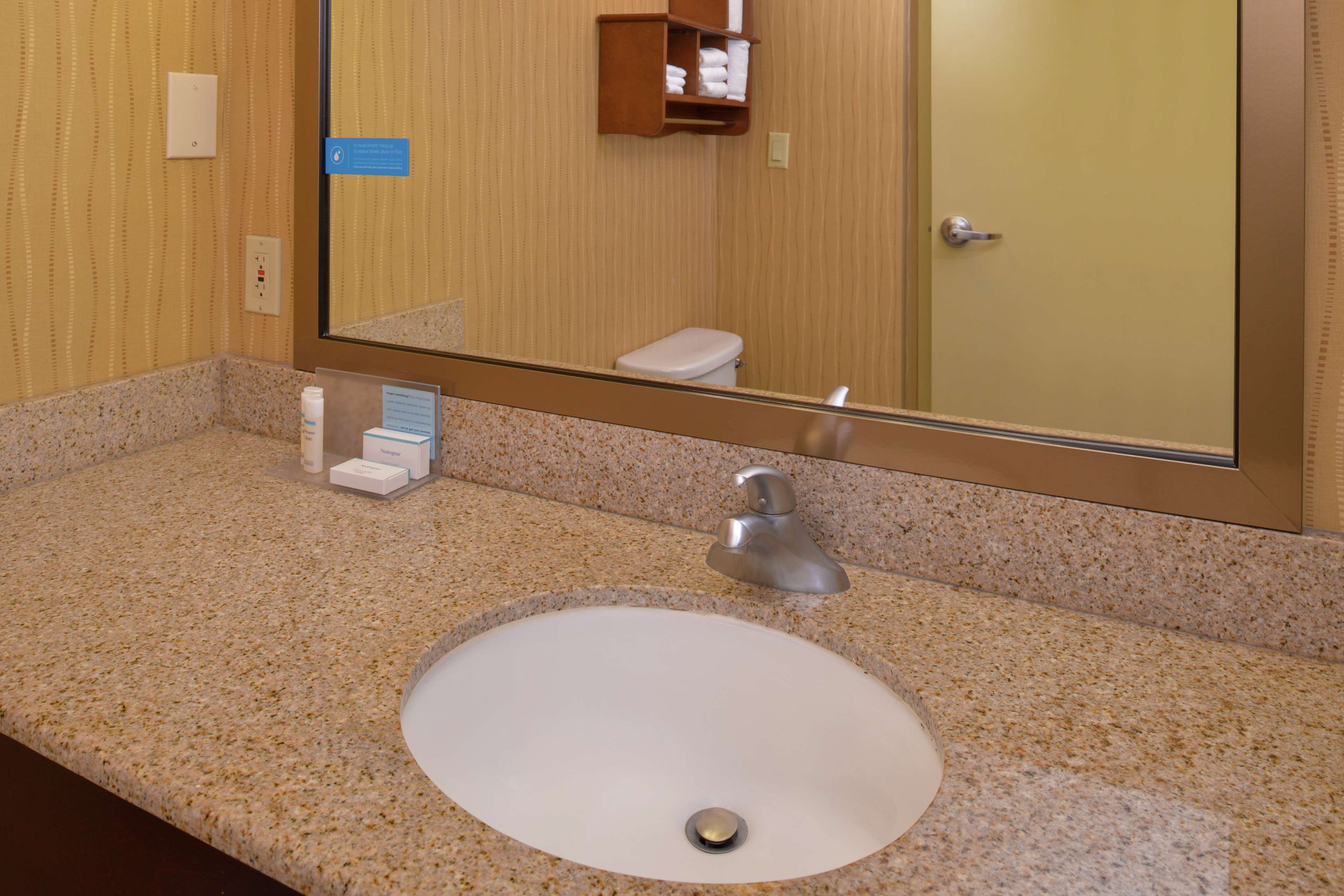 Hampton Inn Frederick Photo