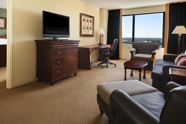 Images Sheraton Overland Park Hotel at the Convention Center