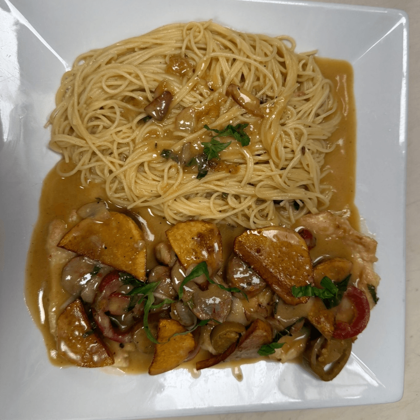 Chicken Scarpariello Dish