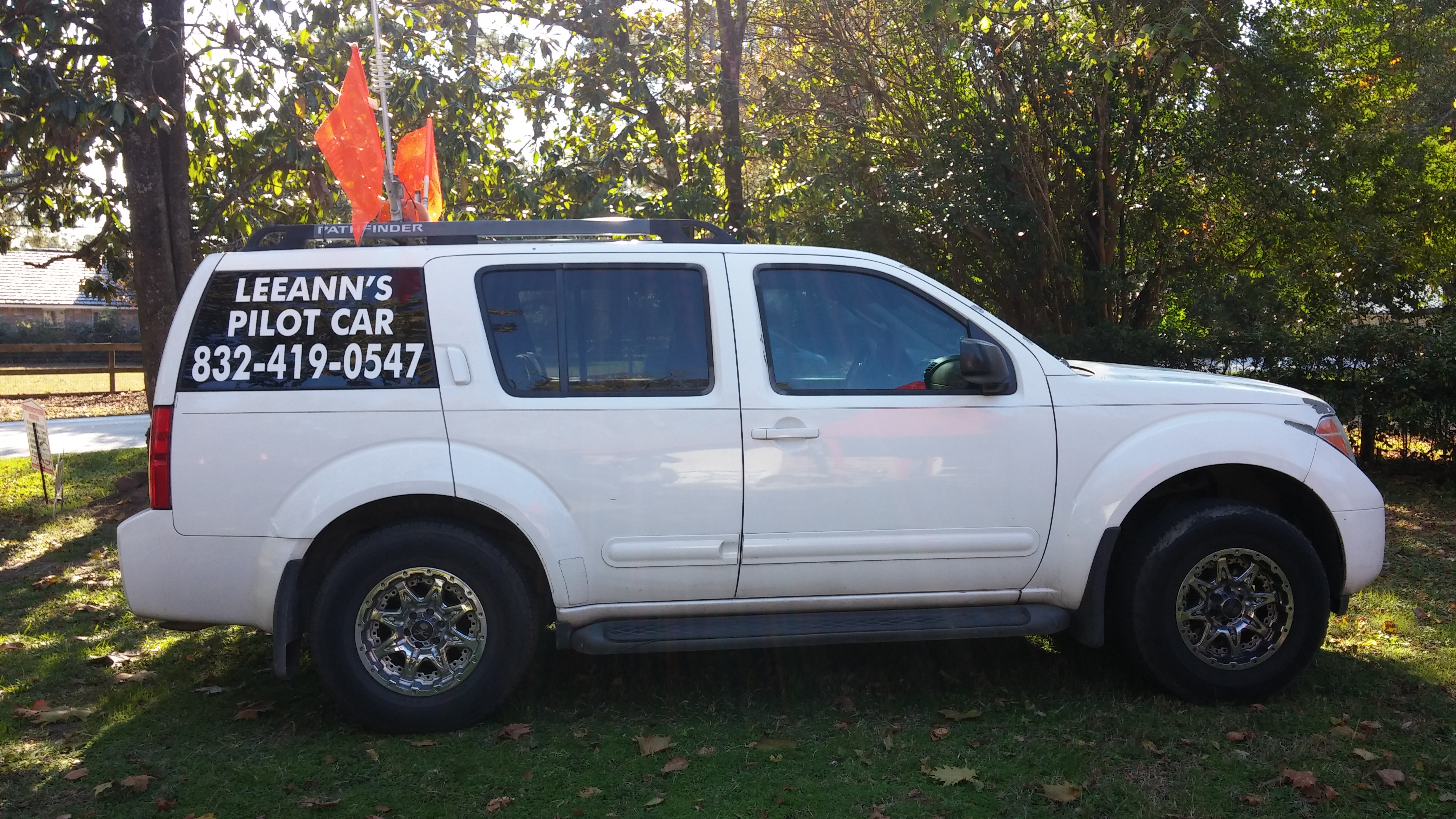 Leeann's Pilot Car Service Logo