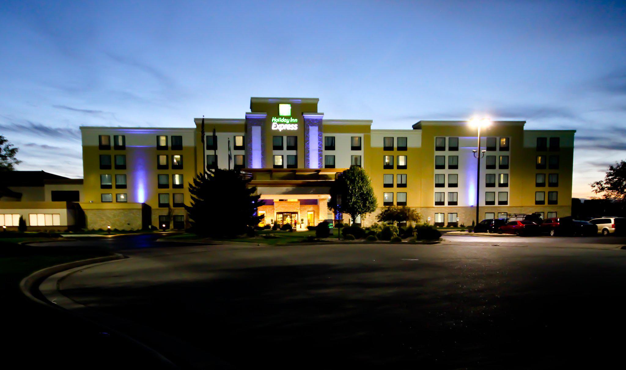 Holiday Inn Express Janesville-I-90 & US Hwy 14 Photo