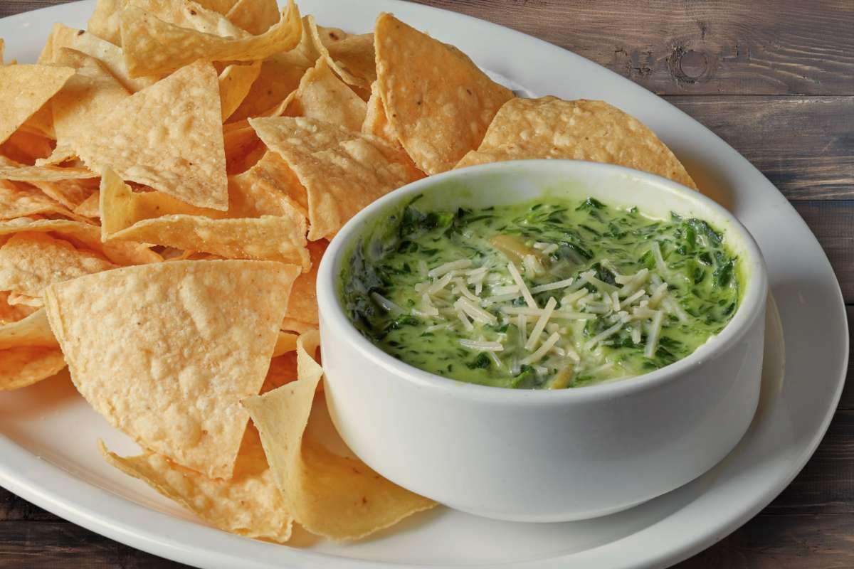 CREAMY SPINACH & ARTICHOKE DIP