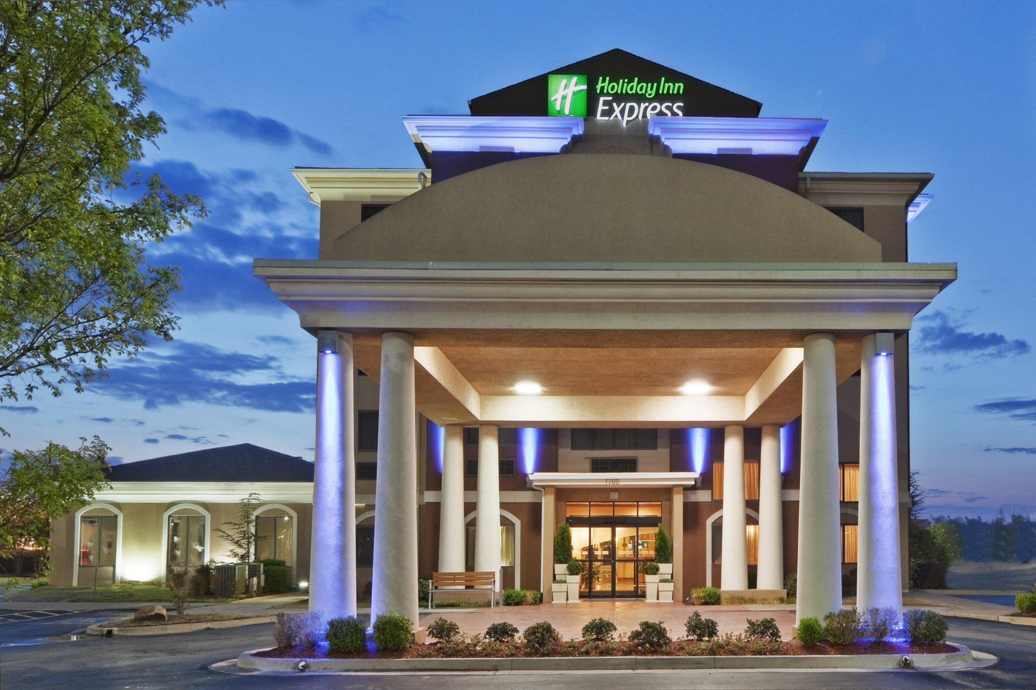 Holiday Inn Express & Suites Midwest City Photo