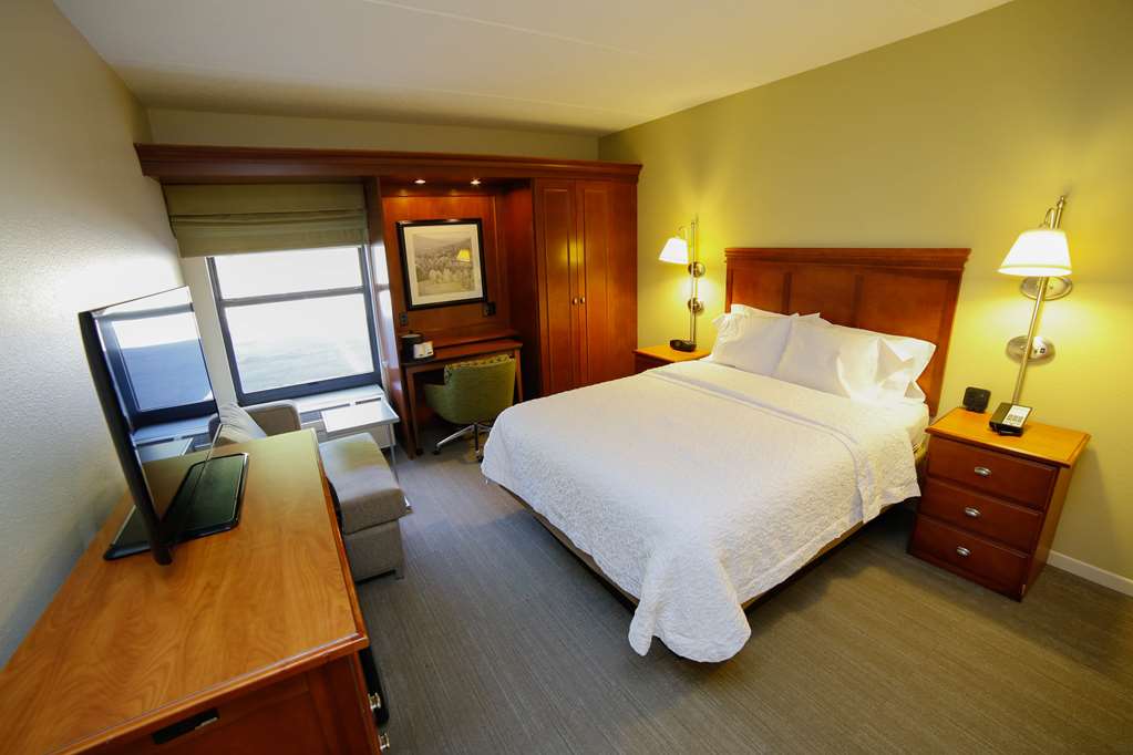 Hampton Inn Franklin Image