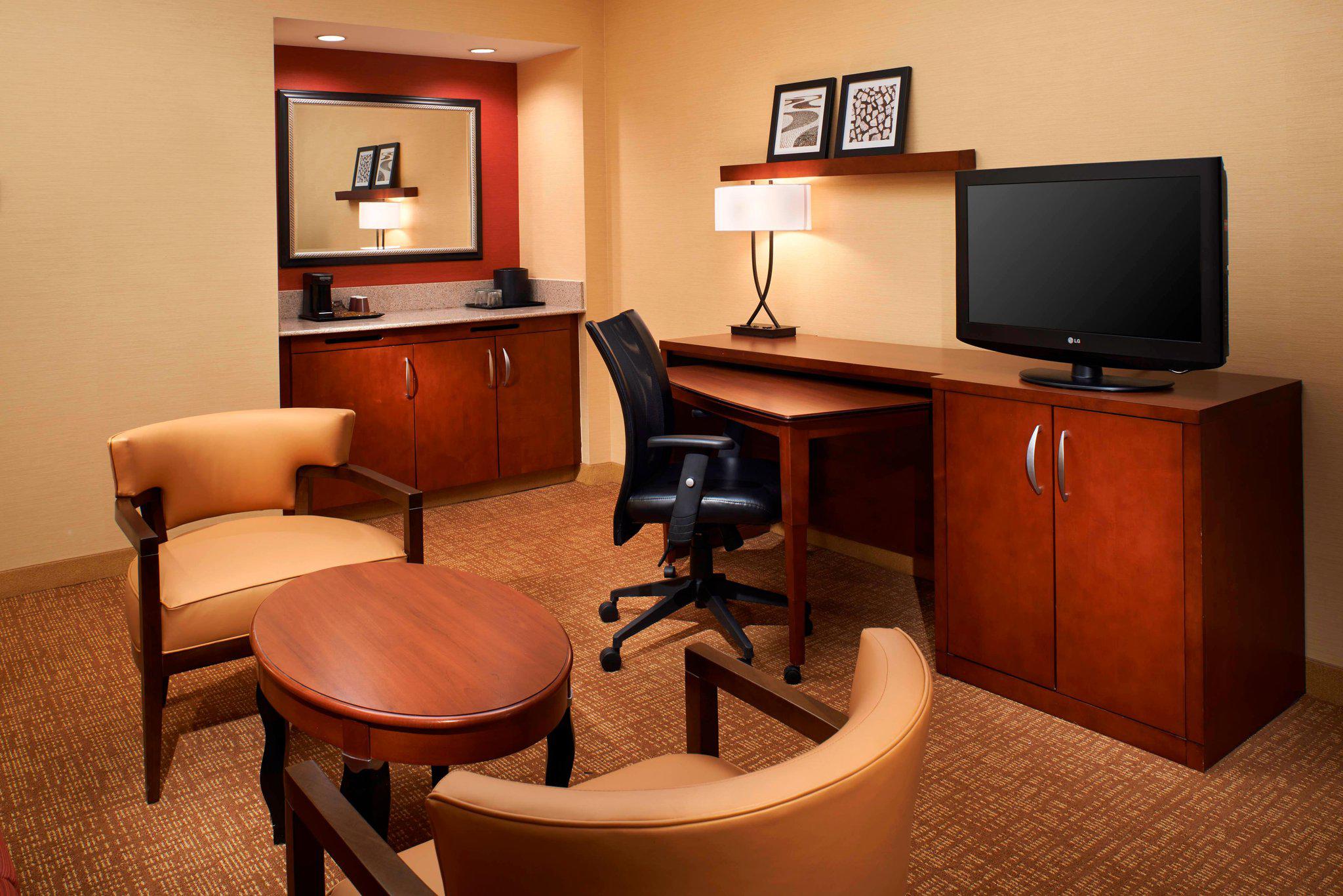 Courtyard by Marriott Detroit Auburn Hills Photo