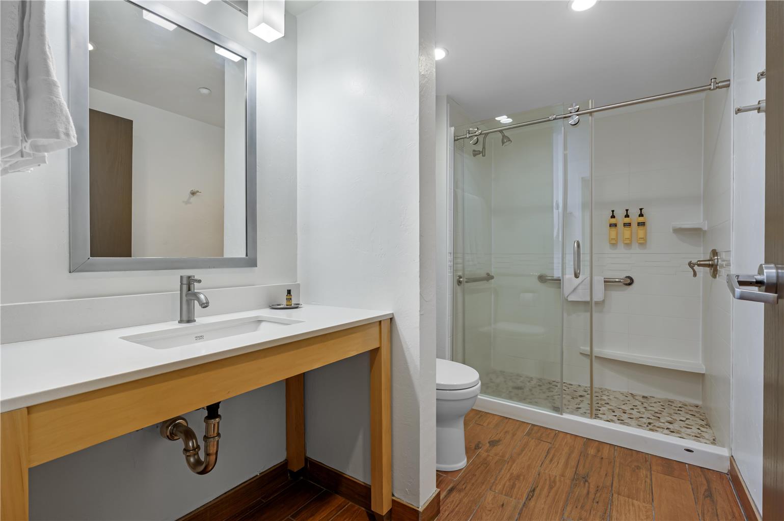 Best Western Plus South Coast Inn Image