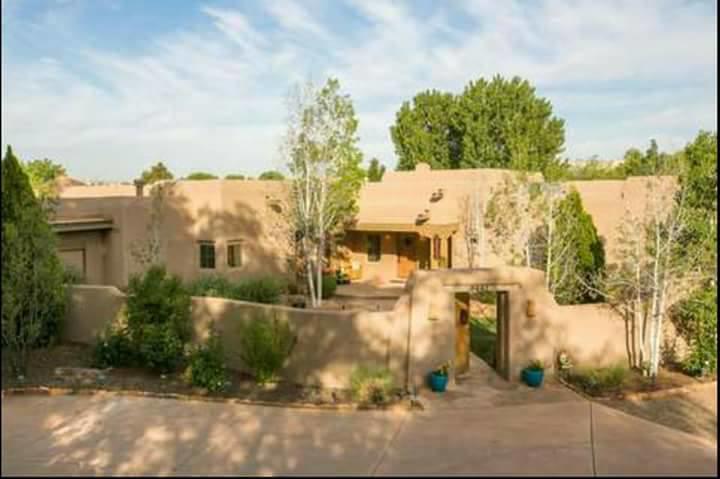 Tierra De Zia Construction Logo