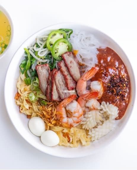 43. Seafood Egg Noodle Soup / Mì Hải Sản