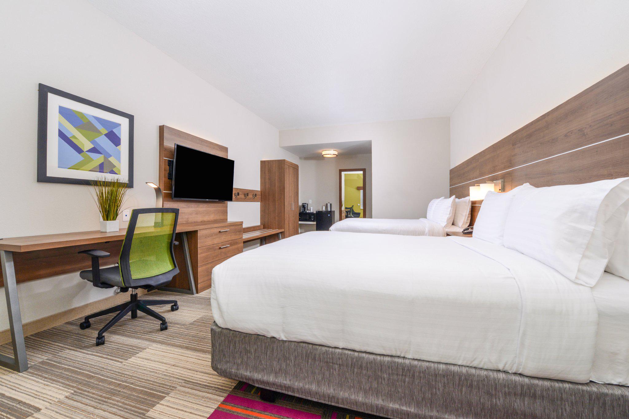 Holiday Inn Express & Suites Ruskin - Sun City Photo