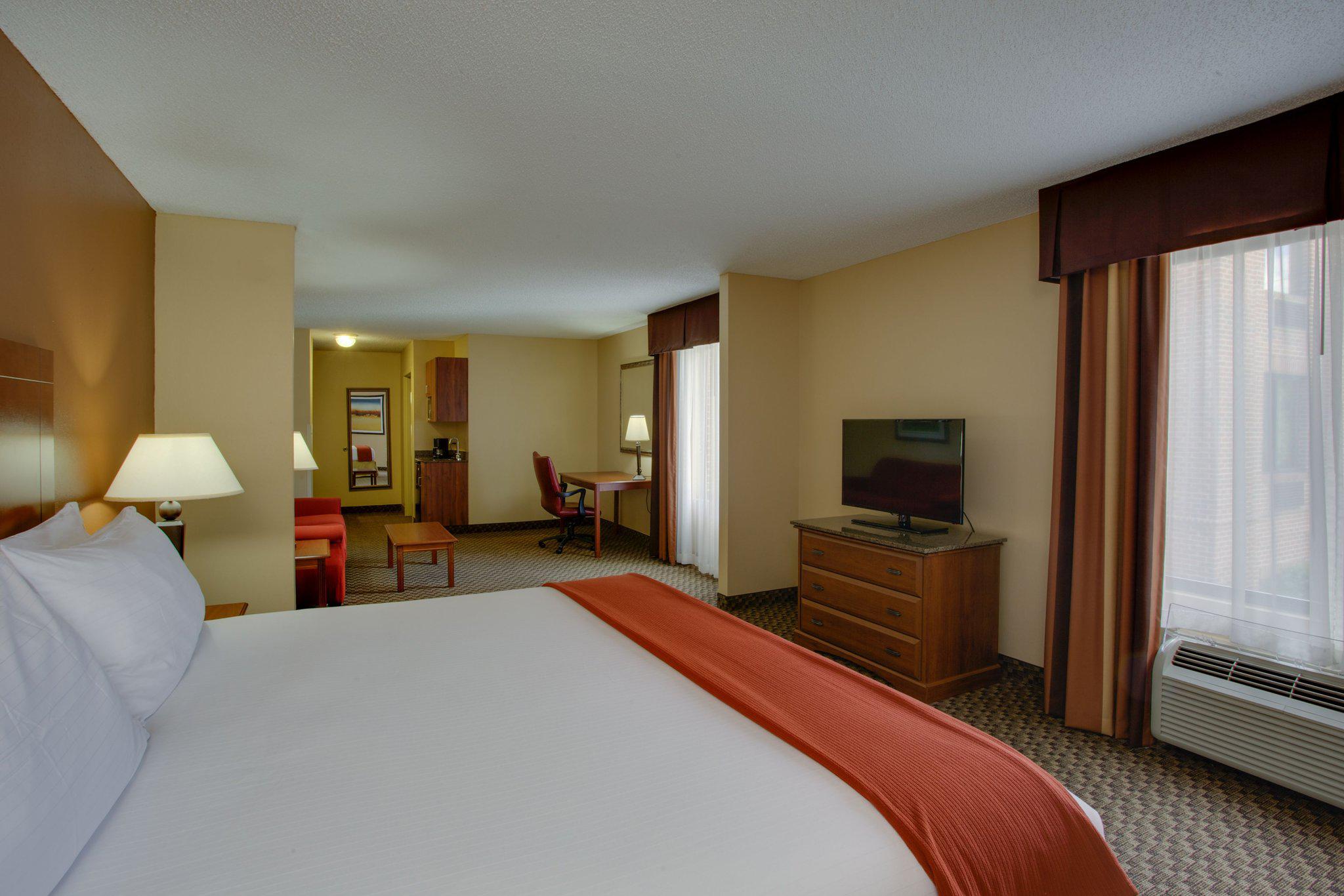 Holiday Inn Express & Suites Columbia-I-20 @ Clemson Rd Photo