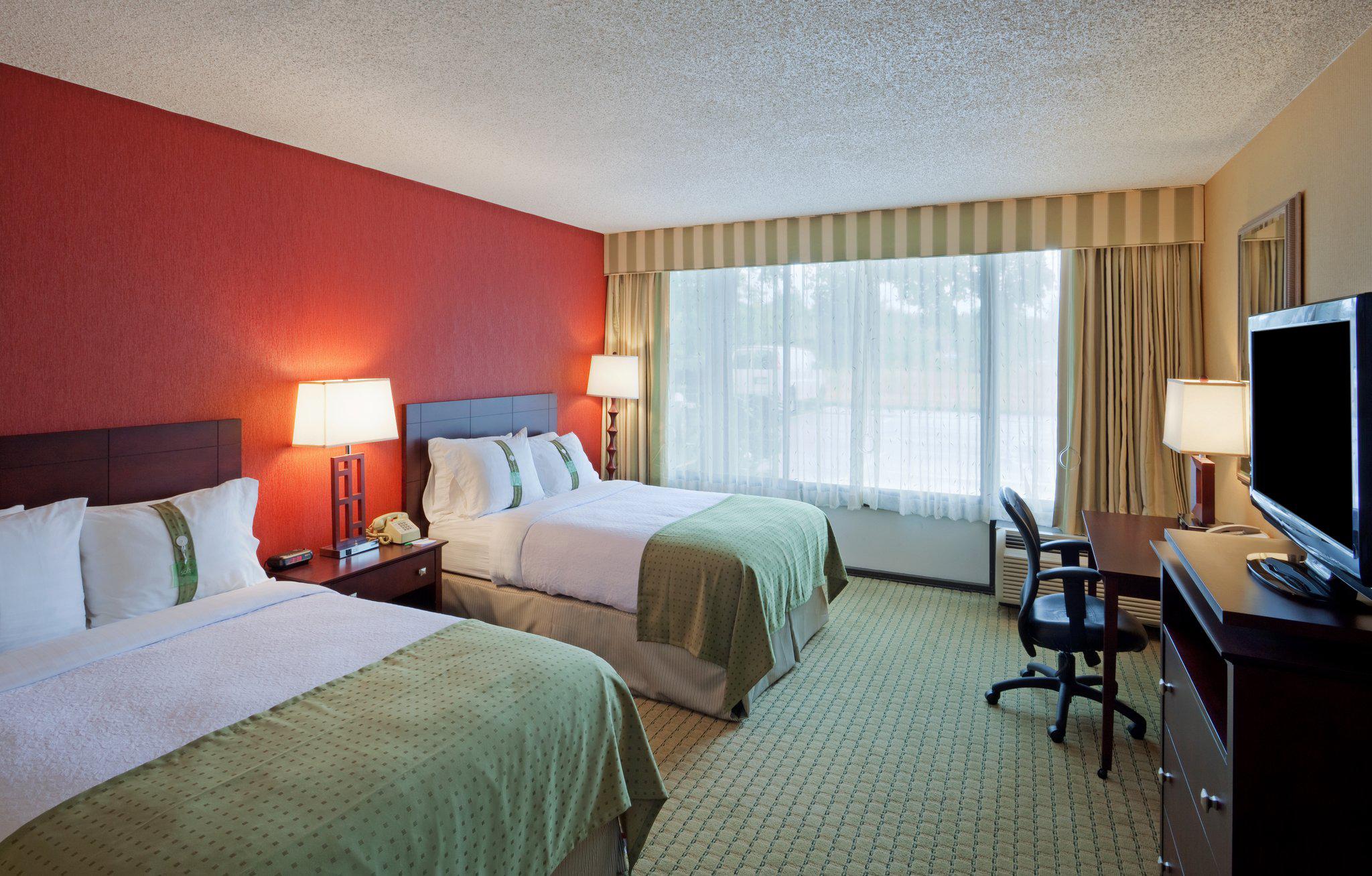 Holiday Inn & Suites Nashua Photo