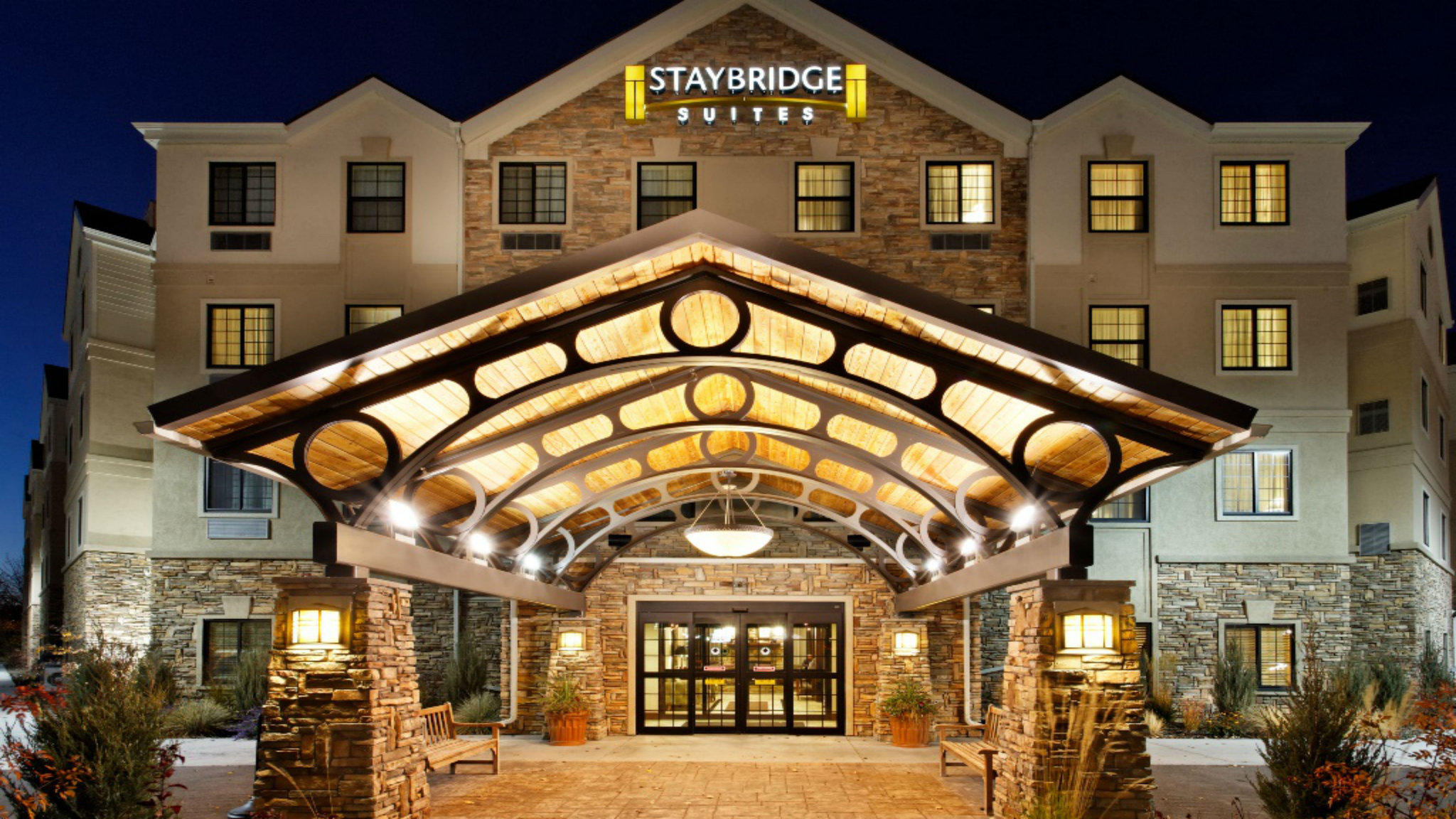 Staybridge Suites Rochester - Commerce Dr NW Photo