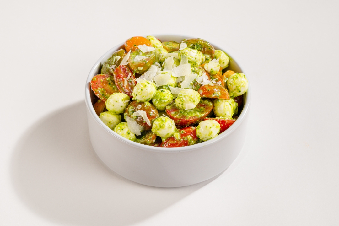 Pesto Tomato Mozzarella Side Salad