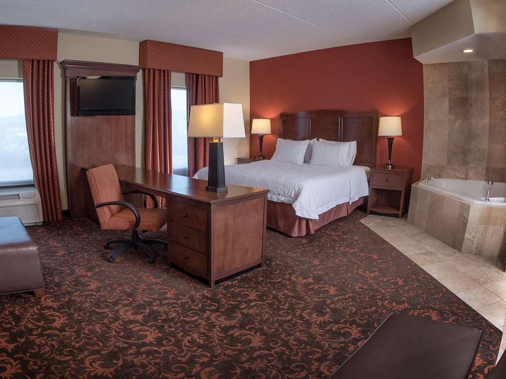 Hampton Inn & Suites Woodstock, VA Image