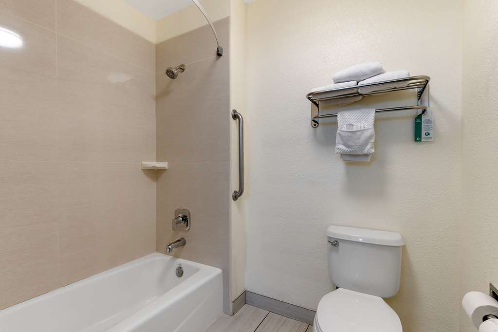 Best Western Visalia Hotel Image
