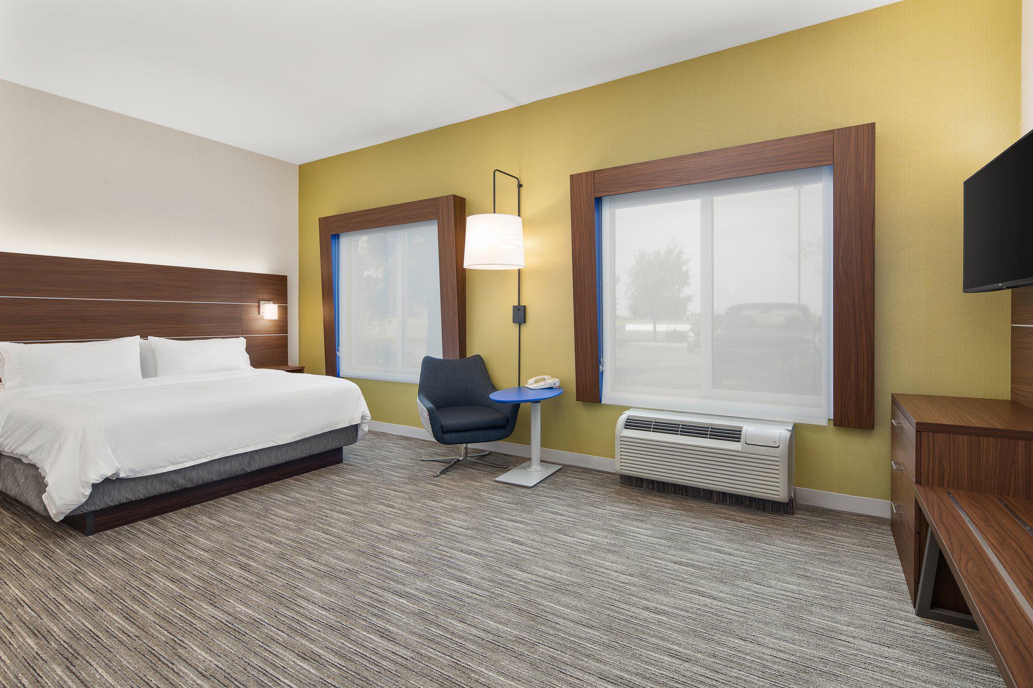 Holiday Inn Express & Suites Sacramento Airport Natomas Photo