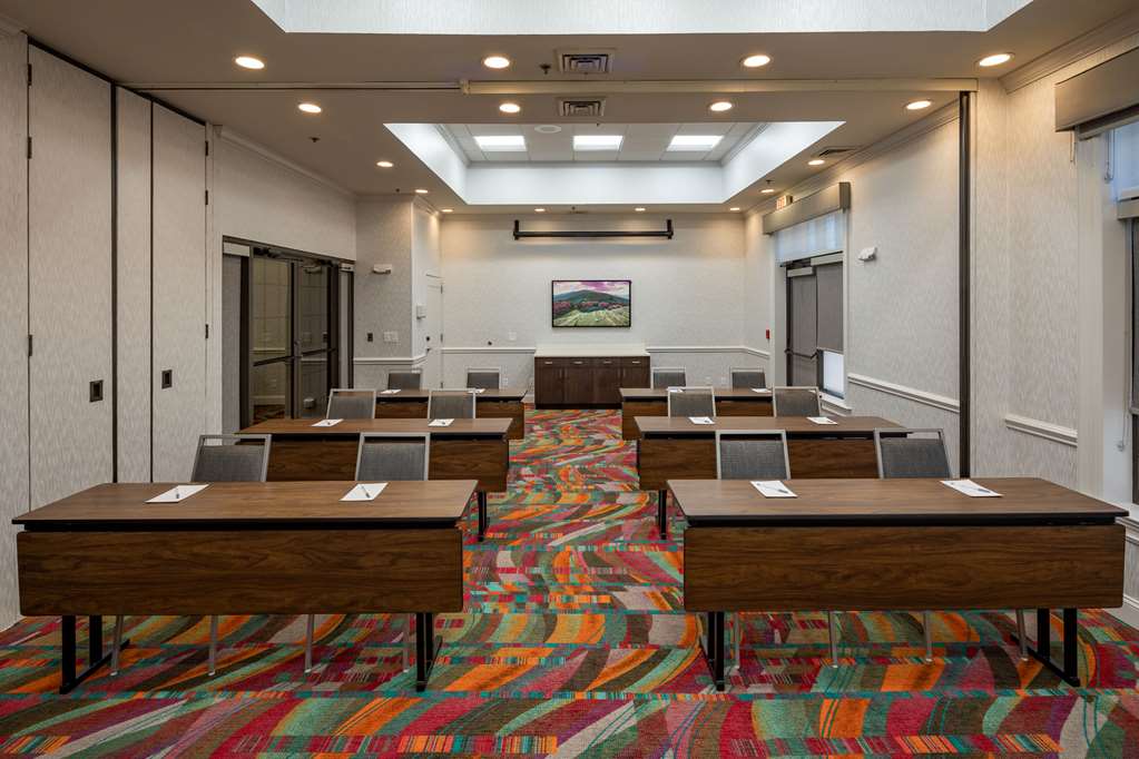 Hampton Inn & Suites Asheville Airport Image