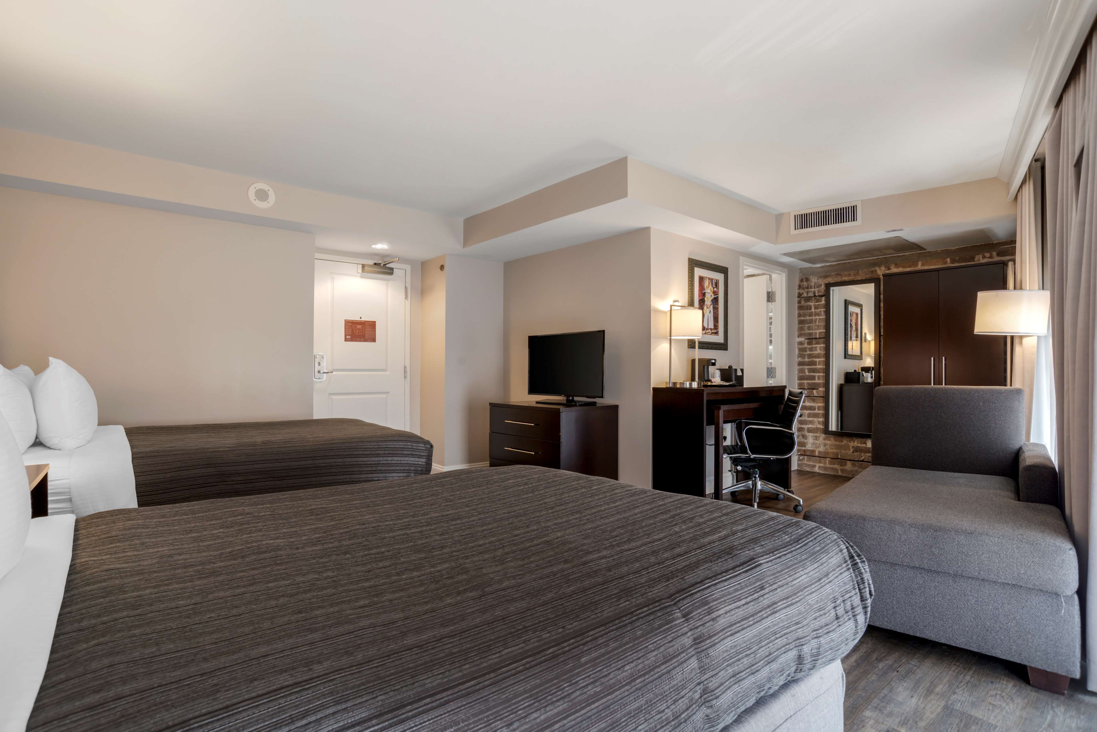 Queen Suite