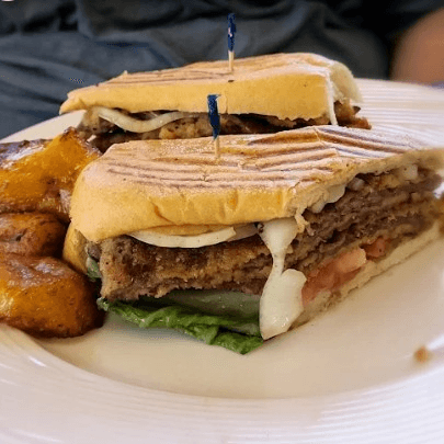 25 A. PAN CON MILANESA