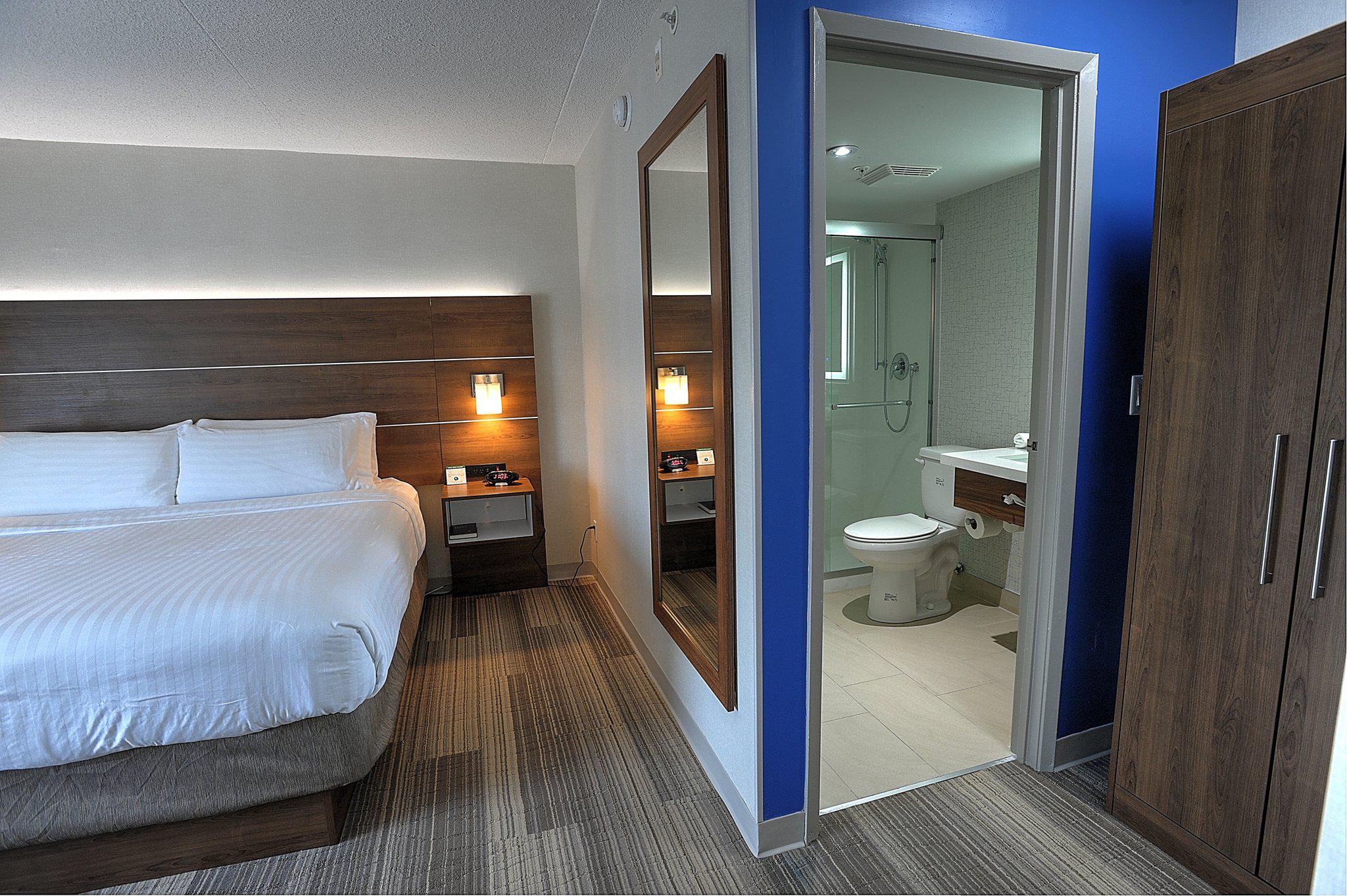 Foto de Holiday Inn Express & Suites Toronto Airport West, an IHG Hotel Mississauga